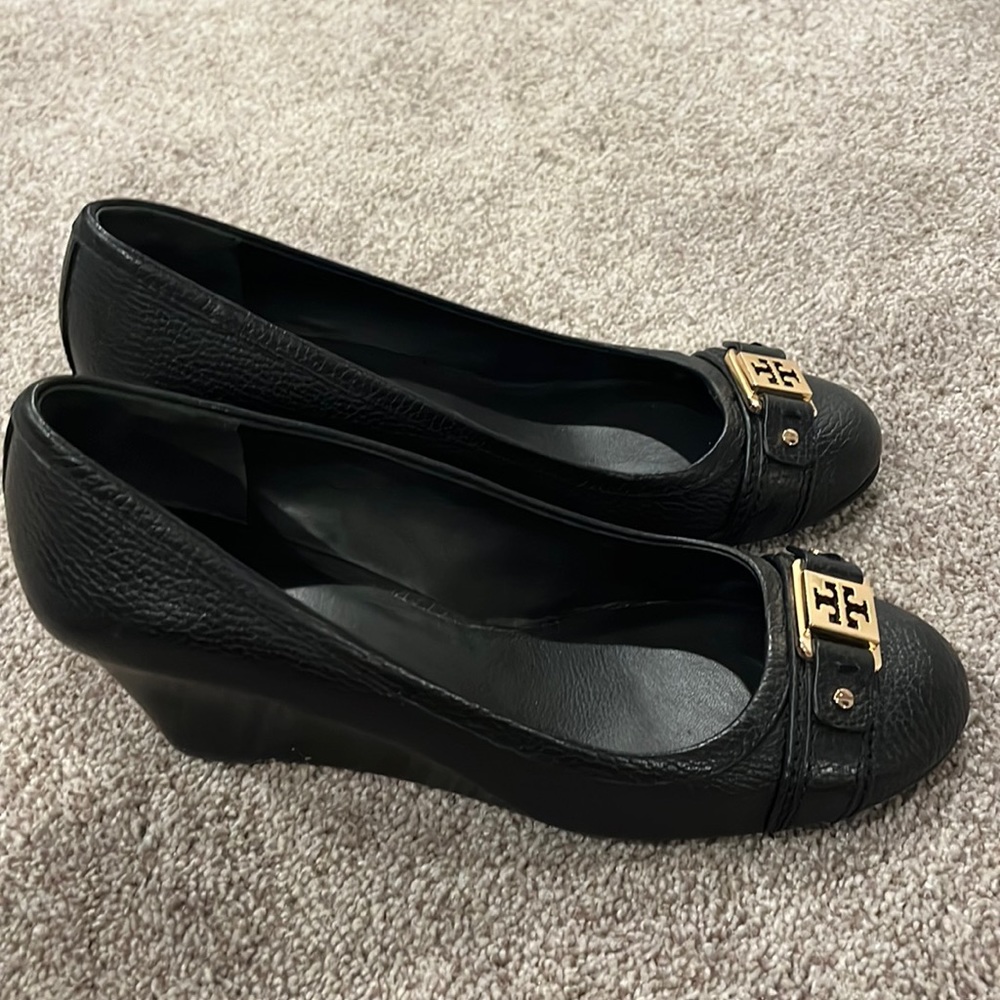 Tory Burch black wedges 10